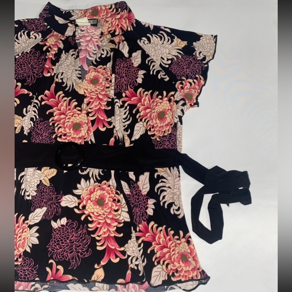 J.T.B. Petite Floral Print Y2K Short Sleeve Blouse w/ Buckle & Tie Strap - Picture 3 of 8